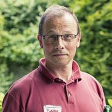 Stream Michael Plum music