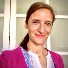 Deena Everett's Instagram, Twitter & Facebook