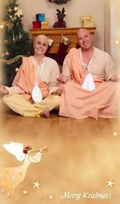 It should list very few images directly. Family Sends The Most Awkward Christmas Cards For 15 Years And It S Too Funny Bored Panda