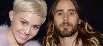 Miley Cyrus te kòmanse yon woman ... ak yon nonm ?!