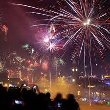 Unser zuverlässiger feuerwerk versand gewährleistet eine pünktliche lieferung der feuerwerkskörper zu ihrem fest. Corona Regeln An Silvester Verkauf Von Feuerwerk Verboten Branche Reagiert Geschockt Verbraucher