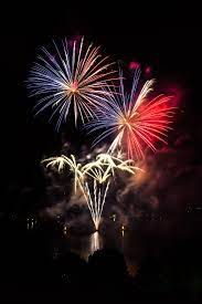 Finir la journée en beauté. Photos De C Nicolas Laverroux Feudartifice Spectacle Colors Technologie Bn10 Humanfuture Valdoise E Enghien Les Bains Val D Oise Feu D Artifice