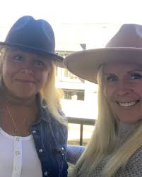 👇🙏 In Kansas today and heading towards TX. Life is rich with  possibilities for happiness. Look ahead and build yours dreams into  reality. You can do it! 🩷 #love #InstaGood #PhotoOfTheDay #art #