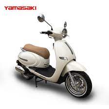 This scooter vs motorcycle comparison can help you decide on the right type of bike for you. China Vespa Type 125cc Gas Scooter Moped Bike China 125cc Motorcycle Petrol Bike