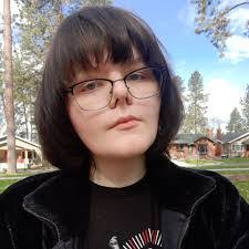 Leslie Lea's Instagram, Twitter & Facebook