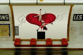 Chez galeries lafayette la livraison est offerte pour tout achat au dessus de 75€. Jean Paul Goude Galeries Lafayette