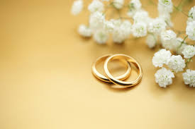 .esclusiva dei beni acquistati durante il matrimonio, il godimento e l'amministrazione dei beni di cui è titolare esclusivo e i redditi derivanti da tali beni. Matrimonio Beni In Comunione O Separazione Legale Cose Di Casa
