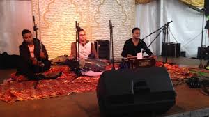 Kiran badloe is de beste windsurfer ter wereld. Baithak Gana Sandeep Badloe Pujle Narayan Sohar Youtube