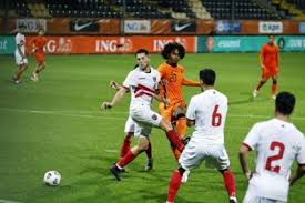 Jong oranje clinch european crown. Jong Oranje Spaart Jong Gibraltar Maar Staat Met Een Been Op De Limburger Mobile