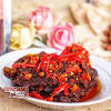 Sajian ini dibuat dari daging sapi yang diiris tipis lalu digoreng hingga kering dan disiram dengan sambal balado cabe merah di atasnya. 160