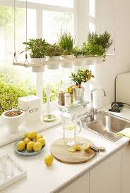 A pesar de que estas cocinas no sean muy grandes puedes encontrar distintos diseño y formas de distribuir los elementos de tu a pesar de ser pequeñas en este modelo de cocina también podemos implementar una barra, que nos permita comunicar la cocina con otra. Cocinas Pequenas Ideas Para Decorar Cocinas Pequenas