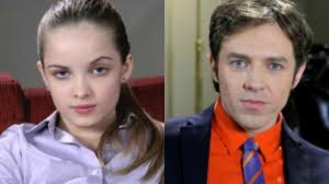 Foto: Após declaração de amor e beijo, Pedro (Elam Lima) e Helena (Thays  Gorga) começam a namorar, na novela 'Cúmplices de um Resgate'