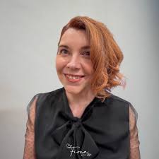 Fiona salon de coiffure added a...