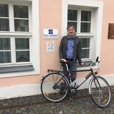 Bicycle rider is called a cyclist, or bicyclist. Bett Bike Unterkunft Vch Komensky Gaste Tagungshaus Herrnhut