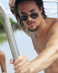 Alexander dreymon, rune temte and david dawson discuss the hit historical drama series the last kingdom. 794 Curtidas 33 Comentarios Alexanderdreymon Spain No Instagram Que Hombre Horizon Line In 2021 Alexander Dreymon The Last Kingdom The Last Kingdom Cast