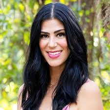 Lindsey Walters's Instagram, Twitter & Facebook