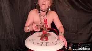 Mature scat slut sucking shit covered dragon dildo and fucked from behind  xxx porn video XXX Porn Video - PervertTube.com