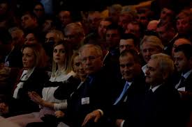 Iubita lui liviu dragnea, irina alexandra tănase, a fost prezentă la congresul extraordinar al psd de sâmbătă, stând în primul rând irina alexandra tănase are 25 de ani și este iubita lui liviu dragnea. Iubita Lui Liviu Dragnea A Stat In Primul Rand La Congresul Extraordinar Al Psd AlÄƒturi De Gabriela Firea Si Carmen Dan