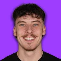 Travis Leigh's Instagram, Twitter & Facebook