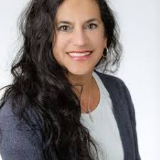 Lisa Dowell's Instagram, Twitter & Facebook