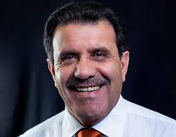 Roberto Machado Projects :: Photos, videos, logos, illustrations and  branding :: Behance