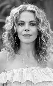 Her acting career began when an advertising agency cast her in several commercials. Claudia Gerini Ecco Che Cosa Porterei Con Me