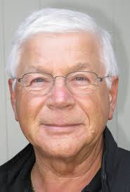 Der Trierer Herbert Schuhmacher wird beim Handballverbandstag Rheinland  geehrt.