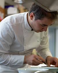 THE CONTINUOUS MOVEMENT With a discerning eye and a steady hand, Andrea  Capasso writes the next chapter in the story of Le Clarence. • LE MOUVEMENT  CONTINU D'un œil précis et d'une