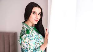 Povestea actriței de filme porno Nelly Kent: Tata mi-a zis că din el și  mama ce era să iasă? Doctor?