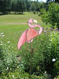 Pink Flamingo Yard Stake I Think I Have To Make One Like This Glaskunst Gartenskulpturen Tiffany Glas