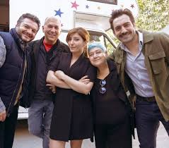 Ozan, i̇stanbullu genç bir punk'tır. Cebimdeki Yabanci Filminin Kamera Arkasindan Eglenceli Go