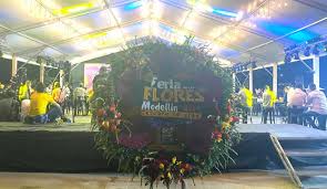 Junto a él también brillaron los silleteros ganadores alirio zapata en la categoría emblemática, hernán atehortúa en artística, john jairo grajales en tradicional, carlos atehortúa en. Lanzamiento De La Feria De La Flores 2021 Celebra La Vida La Tematica De La Feria De Las Flores 2021 Medellin Caracol Radio