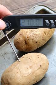 How long do i bake a potato 20. How Long To Bake A Potato For A Perfect Baked Potato Tipbuzz