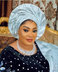 Follow Elias entertainment 0.2