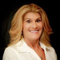 Melissa Munro's Instagram, Twitter & Facebook