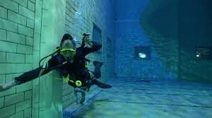 Schwimmt ein körper auf wasser, dann ist seine dichte kleiner als 1 (kleiner als 1g/cm³ oder 1kg/dm³). Natur Und Technik Schwimmen Schweben Sinken Schulfernsehen Ard Alpha Fernsehen Br De