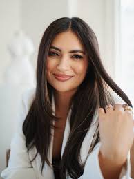 Kate Bouchard's Instagram, Twitter & Facebook