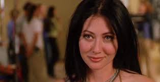 Pourquoi Jennifer Aniston est la première personne que les gens citent  quand ils parlent des femmes populaires des années 90 alors que cette bombe  existait ?! : r/charmed