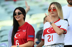 أكد قائد منتخب إنكلترا السابق لكرة القدم ريو فرديناند الثلاثاء أنه سيتدرب كي يصبح ملاكماً محترفاً يهدف إلى إحراز الألقاب في رياضة الفن النبيل. 7ziemuguxyvfbm