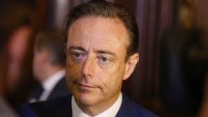 Account beheerd door het partijsecretariaat. Vrouw Bart De Wever In Kliniek Na Val Ik Vrees Dat Ik De Trap Te Goed Geboend Heb Atv