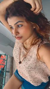 enthathe nilavai vaithathe yare???, #instareels #instapage #instafyp ,  #instamood #mordenlook #fypシ , #celebritymakeupartist #selflove