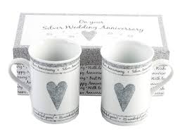 Wedding anniversary gift shopping just got easier. 32 Memorable Gifts For 25th Wedding Anniversary To A Couple