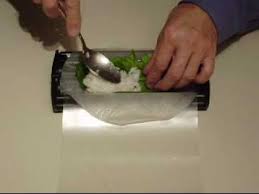 Retirez les feuilles de la laitue puis coupez la base un peu dure de chaque feuille. Easy Spring Maki Youtube