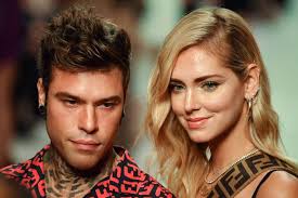 Fedez, specificando di non essere spesso d'accordo con il pensiero del noto editorialista, ha lodato senza mezzi termini la sua libertà di espressione, nonché la capacità di feltri di essere politicamente. Berlusconi Chiama I Ferragnez Il Web Insorge Presidente Che Delusione