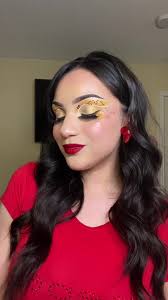 Tutorial de Maquillaje de Abeja: Glamour y Belleza