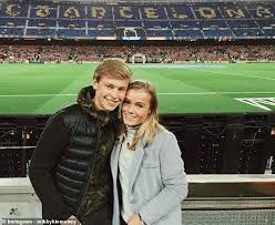 Após o anúncio que de jong foi para o barcelona diversos perfis foram criados, nós estamos com o perfil sobre o frenkie antes de rumores de barcelona, city. Frenkie De Jong S Girlfriend Posts Touching Tribute On Dream Barcelona Move Daily Mail Online