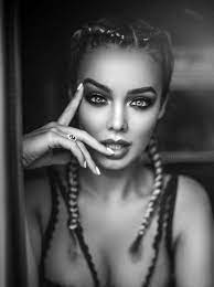 Woman Kadin Inszenierung Womankadin Nails Black And White Portraits Black And White Face Woman Face