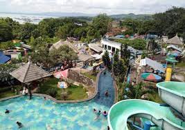 Awal pembuatan waduk ini, pemerintah terpaksa menggusur warga dan mengungsi ke tempat lain. Deretan Kolam Renang Di Wonogiri Beserta Tiket Masuknya Trip Jalan Jalan