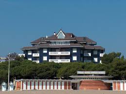 Residence con tipologia bilocale per massimo 5 persone in località lignano sabbiadoro a 0 metri dal mare. Lignano Sabbiadoro Case Vacanze Appartamento Per 6 Persone A Lignano Sabbiadoro In Affitto Uso Vacanze Mare 50 M 2 Camere Soggiorno Bagno Balcone Aria Condizionata Cassaforte
