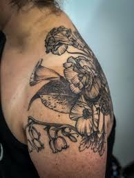 By alex @ nirvana tattoo studio, glasgow, scotland. Floral Tattoo Art The Redhawk Studio Remy Robards Blackwork Linework Colorwork Houston Tattoo Artist